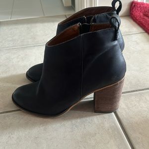 BP. Heeled booties